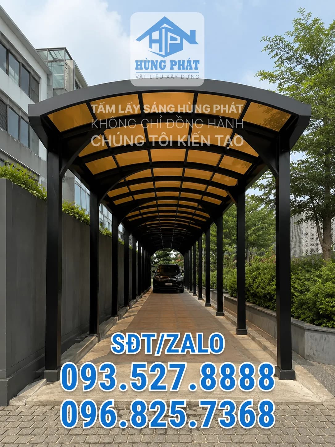 Mặt trước mái che lối đi ô tô cho ánh sáng tự nhiên đi qua tấm lấy sáng màu hổ phách