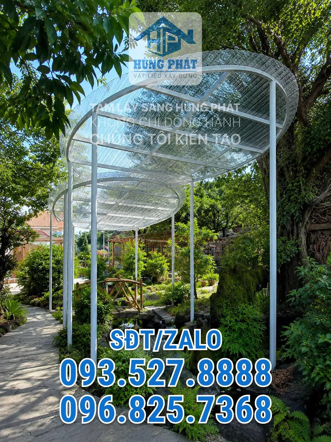 Tiểu cảnh và lối đi trong vườn cảnh nghệ thuật kết hợp mái che polycarbonate