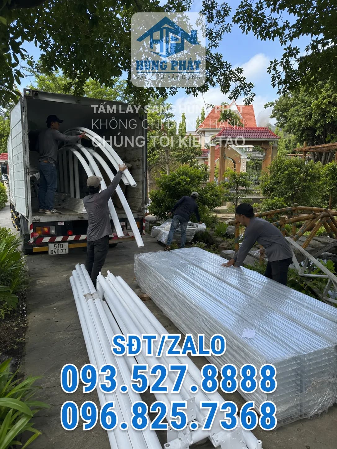 Không gian nghỉ ngơi dưới mái che tấm lấy sáng trong vườn cảnh nghệ thuật