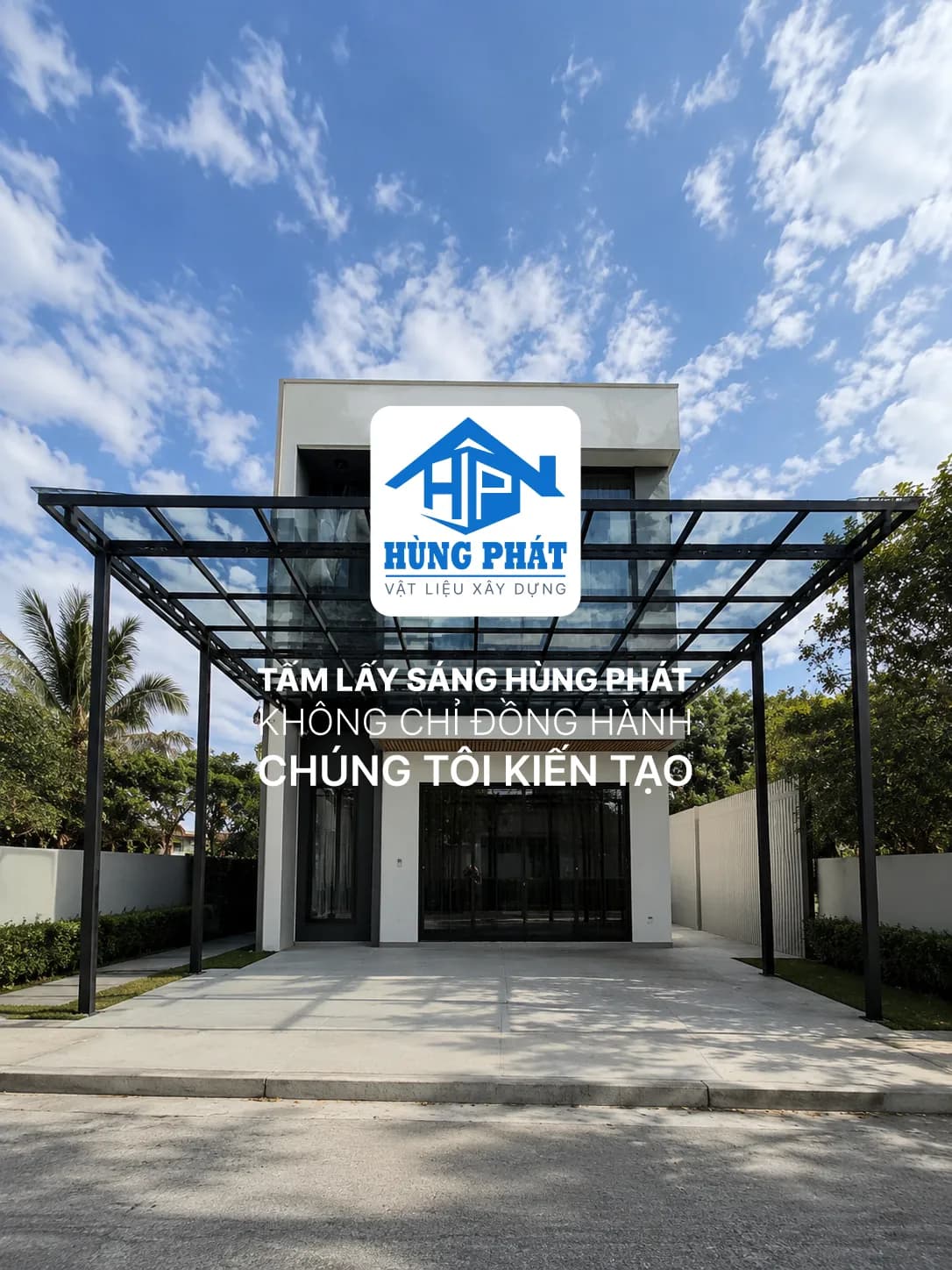 Toàn cảnh khu vực thi công mái hiên resort với tấm lấy sáng polycarbonate khổ lớn tại Long Hải