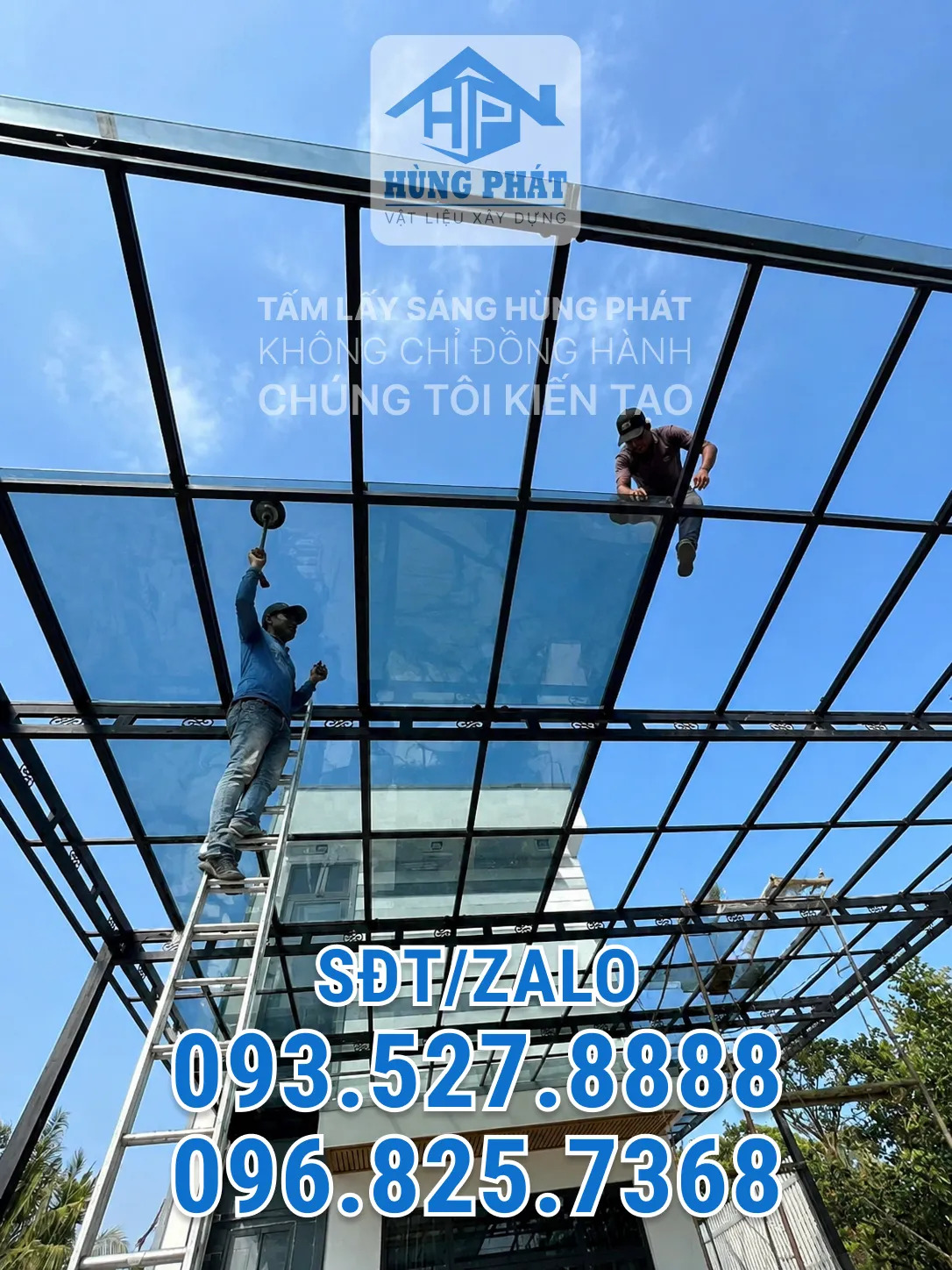 Ánh sáng tự nhiên xuyên qua tấm polycarbonate mái hiên khu resort Long Hải